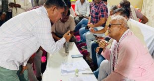 500 पौधे लगाओ तो ट्यूबवेल, एक साल का वृक्ष बनने पर 5 लाख रू की इंटरलॉकिंग