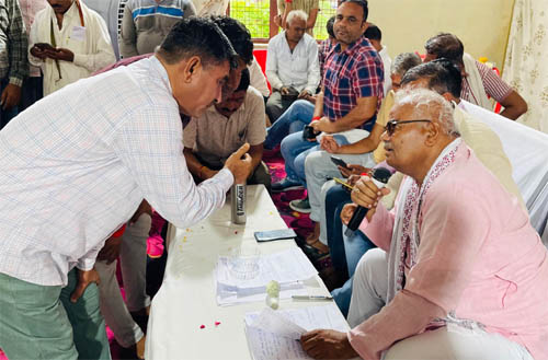 500 पौधे लगाओ तो ट्यूबवेल, एक साल का वृक्ष बनने पर 5 लाख रू की इंटरलॉकिंग