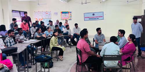 कोटा यूनिवर्सिटी के वाणिज्य एवं प्रबंधन विभाग में ग्रुप डिस्कशन