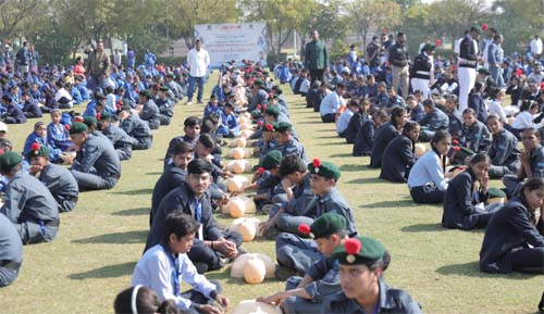 4000 स्कूली बच्चों ने CPR करते हुये बनाए दो गिनीज बुक वर्ल्ड रिकॉर्ड